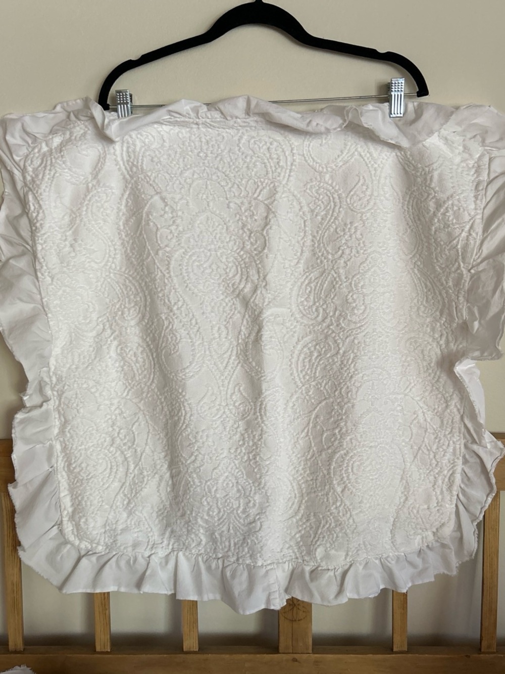PiuBelle white euro pillowcases with ruffles and paisley embroidery